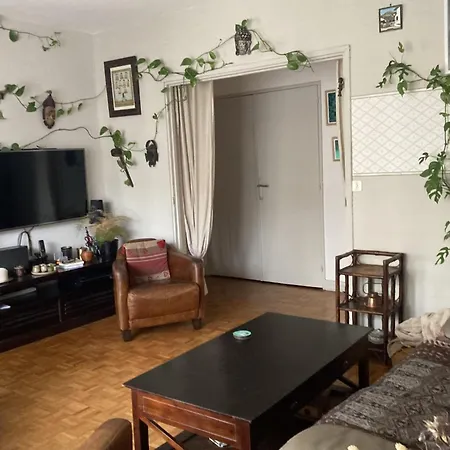 Apartment Spacious With Balcony Paris